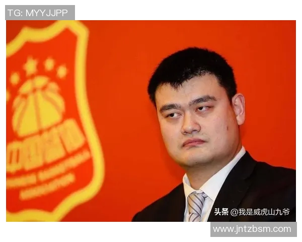 姚明读书读到深夜不觉疲惫展现运动员的拼搏精神与求知欲