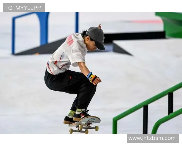 成都滑板队在攀岩联赛中的耐力表现分析与点评