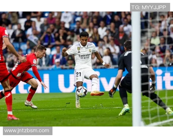 皇马后防中坚受伤缺阵，危害球队防线稳定性